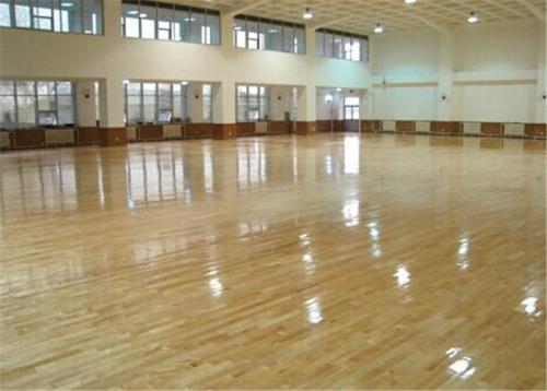 东莞篮球木地板_篮球场地地板价格_06年nike篮球广告,用鞋在地板发出有节奏的音乐